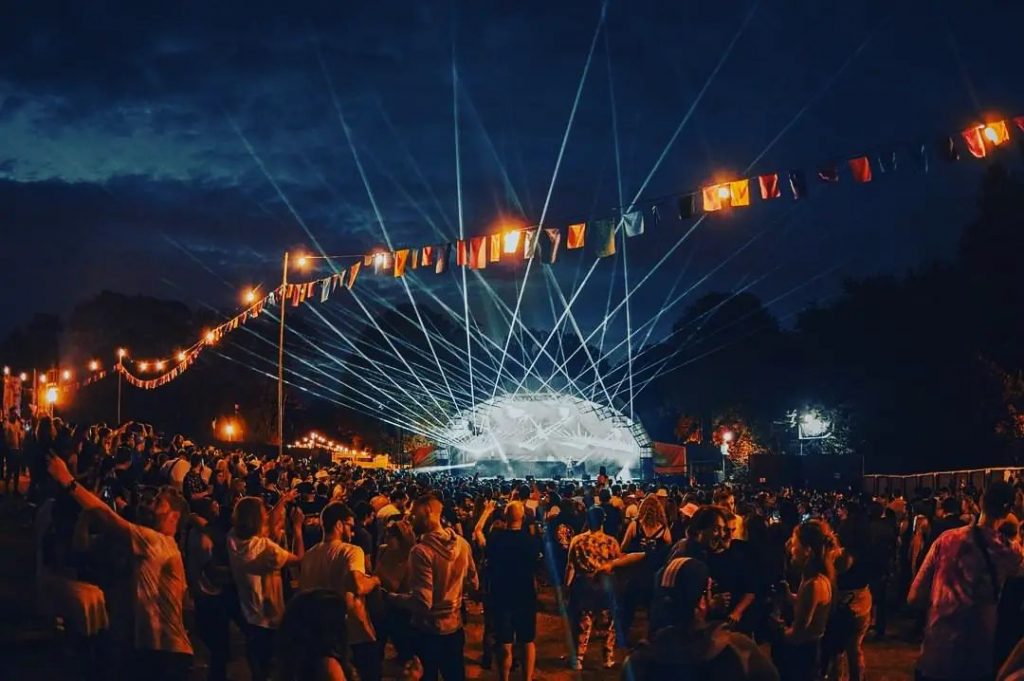 HOSPITALITY IN THE WOODS - LONDON LASER SHOW DISPLAY 